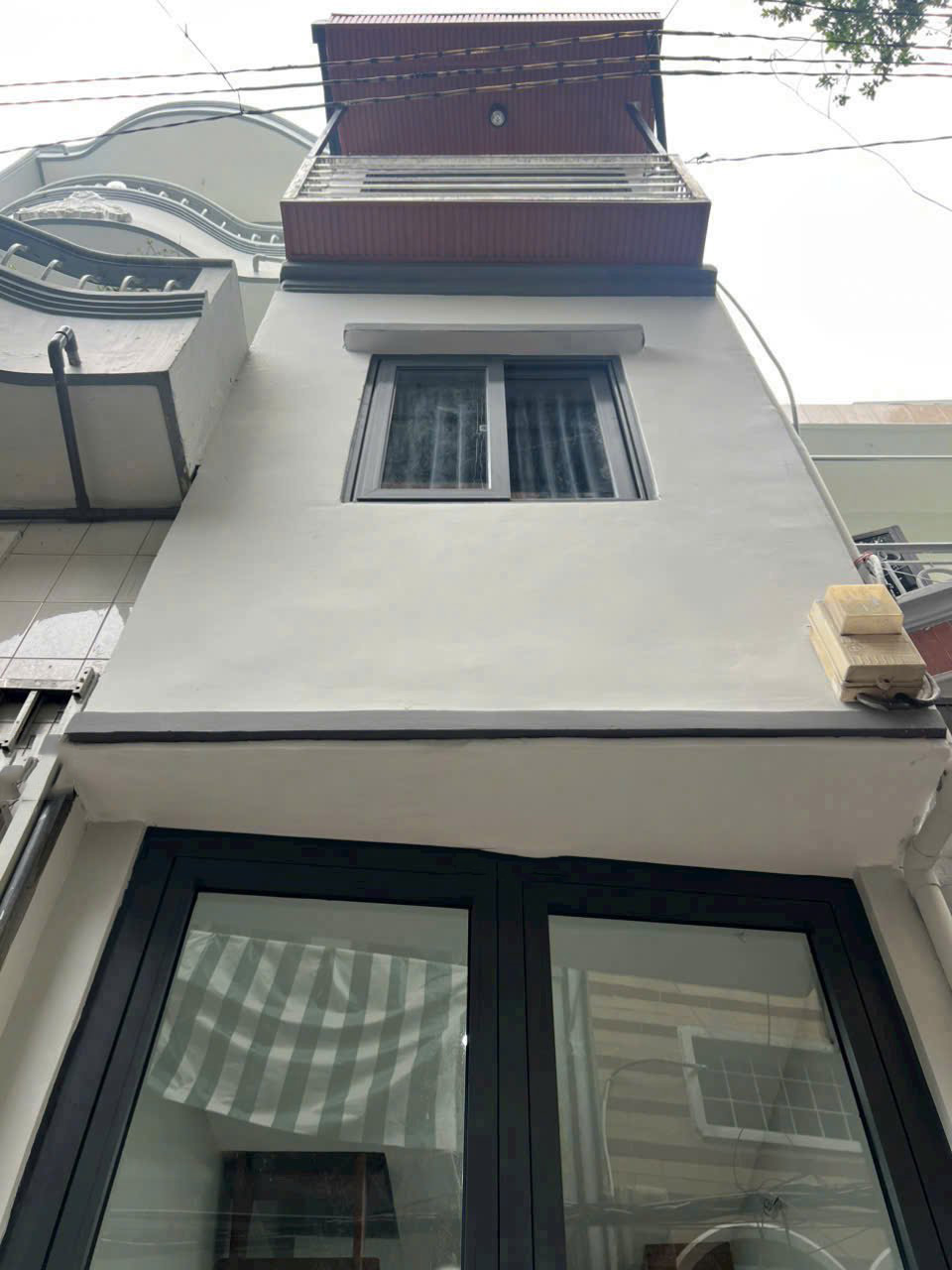 Nhà Nở hậu 3 tầng Đường 3m 8.5m2 – CMT8 Quận 3 - Ảnh chính